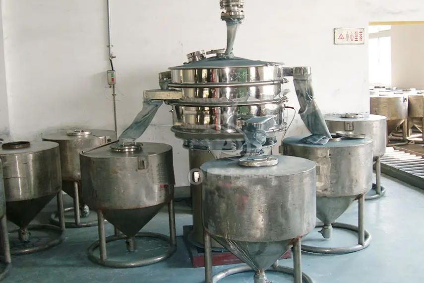 振蕩篩主要特點：換網容易，全封閉模式粉末不飛揚，可連續(xù)作業(yè)